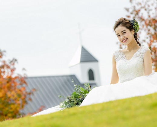 ホワイトチャペル。アクセス・ロケーション。緑豊かな公園に隣接したチャペルが結婚式の舞台です