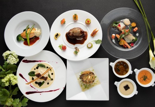 Grand Sweet迎賓館(旧:アンジェリーナスイート)。料理。盛り付けも美しく、繊細な味わいの料理が並びます