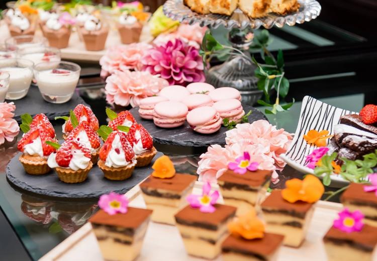 Grand Sweet迎賓館(旧:アンジェリーナスイート)。料理。ゲスト人気の高い演出、パティシエ特製のデザートビュッフェ