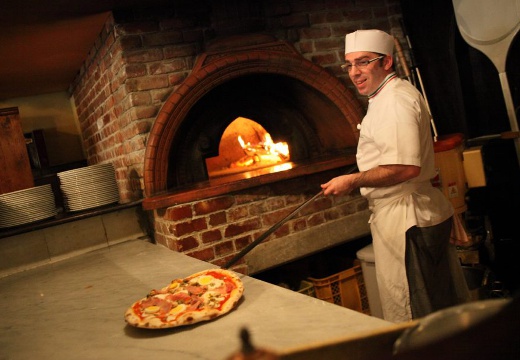 アンティカ ローマ。料理。高温で一気に焼き上げる、香りもごちそうのピッツァ