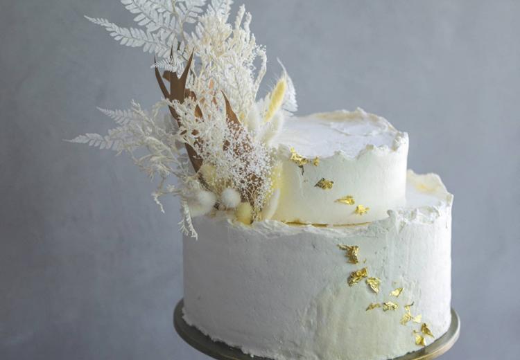 MAISON 8(メゾンエイト)。料理。専属パティシエがデザインするふたりのためのウェディングケーキ
