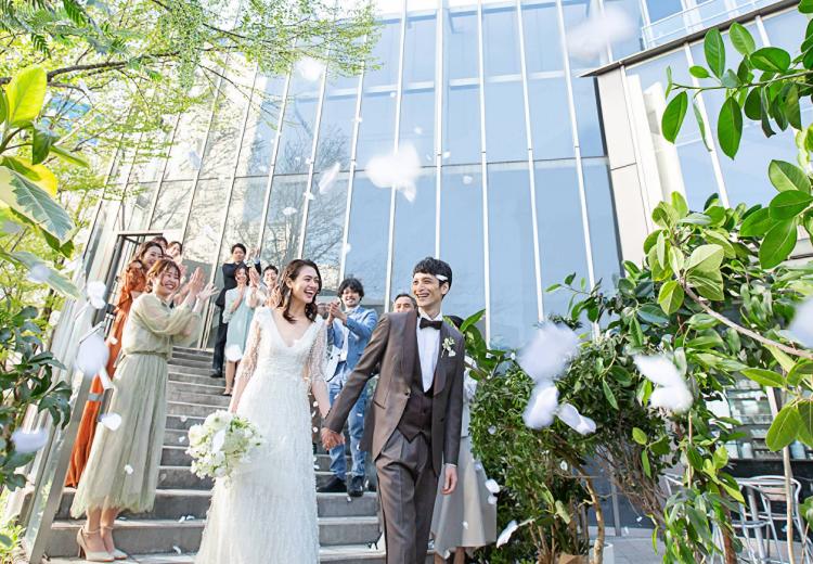 MAISON 8(メゾンエイト)。挙式会場。ガーデンテラスでの開放感あふれるアフターセレモニー