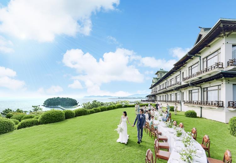 蒲郡クラシックホテル。小高い丘の上から竹島と三河湾の絶景を見渡す贅沢なロケーション