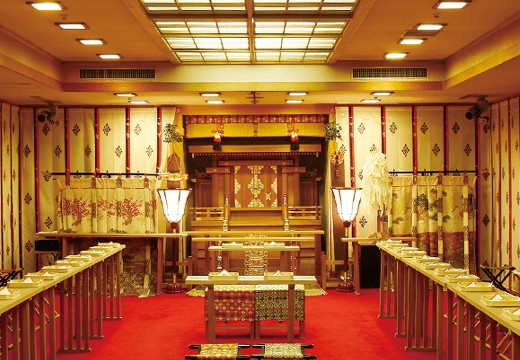 ロワジールホテル豊橋。挙式会場。由緒正しい神殿で、和の伝統を重んじ凛々しく行う神前式