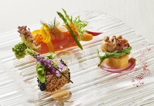 Rouge Blanc(ルージュ:ブラン)。料理。素材は、その時期に一番おいしい厳選されたものを使用