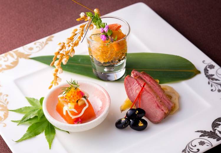 セントアクアチャペル星ヶ丘。料理。縁起の良い食材を随所に織り込んだ、和の趣あふれる前菜