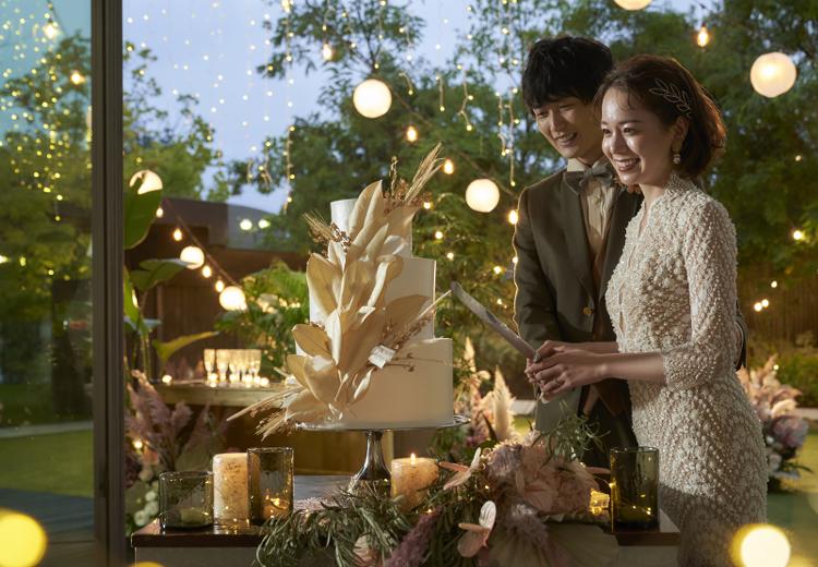 BELLE UN JOUR(ベルアンジュール)。料理。ふたりの希望を反映したオリジナルのウェディングケーキも評判