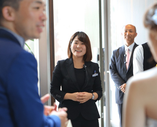 BELLE UN JOUR(ベルアンジュール)。スタッフ。式当日も、常に新郎新婦の側でサポートしてくれるプランナー