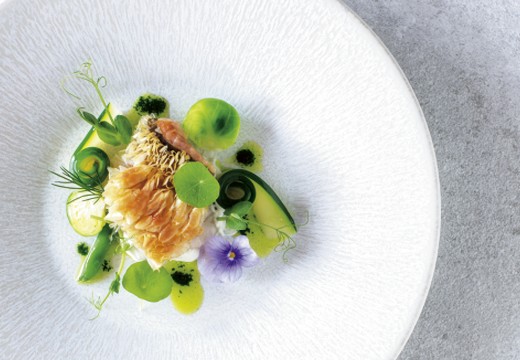 AMANDAN TERRACE(アマンダンテラス)。料理。新鮮な旬野菜や魚介類を楽しめる、見た目にも美味しい一皿