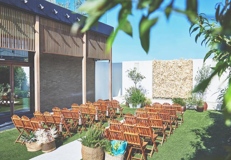 AMANDAN TERRACE(アマンダンテラス)。挙式会場。自然を身近に感じられるガーデンでのセレモニーも可能