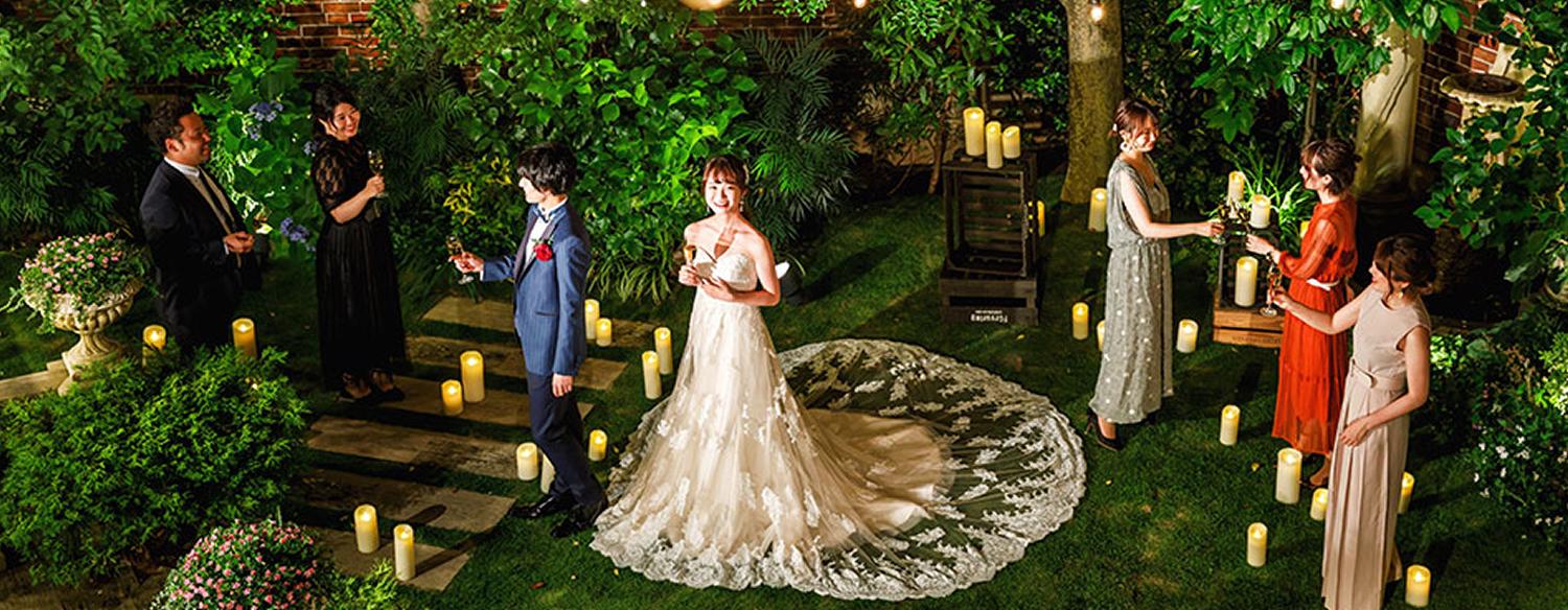 Wedding of Legend GLASTONIA（ウェディング オブ レジェンド グラストニア）。演出・小物。キャンドルを飾ったガーデンでのナイトウェディングも魅力的。幻想的な雰囲気の中で、大人のパーティーが実現します
