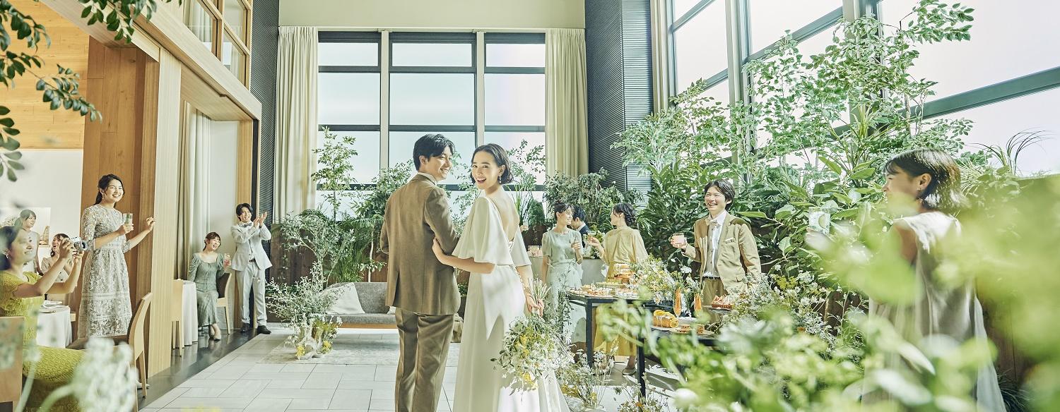 アルカンシエル luxe mariage 名古屋(アルカンシエル リュクス マリアージュ 名古屋)。演出・小物。ドリンクやカナッペを用意してゲストをおもてなし。ウェディングドレス姿でたくさんのゲストと記念撮影が可能です