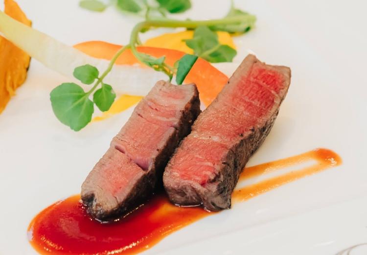 三河湾リゾートリンクス迎賓館。料理。焼き加減にこだわった、渥美牛フィレ肉のグリエ