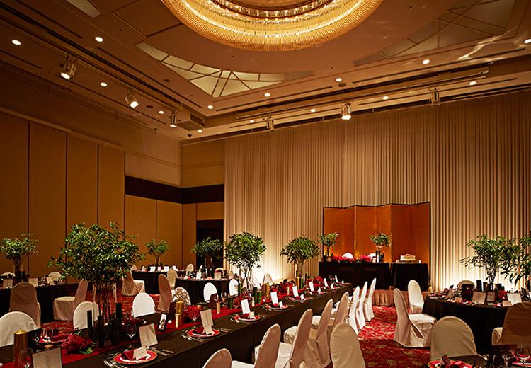 ホテルクラウンパレス知立。披露宴会場。重厚感のある絨毯が上質な雰囲気を漂わせる『セントピアホール』