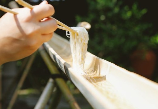 花の宴(hana no utage)。演出・小物。流しそうめんは夏を感じる演出としてゲストに好評