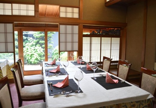 花の宴(hana no utage)。披露宴会場。少人数向けの『特別室』は、古民家をそのまま利用した和空間