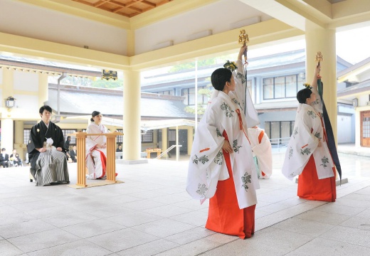 愛知縣護國神社。巫女の舞や参進の儀など神前式ならではの儀式も実現