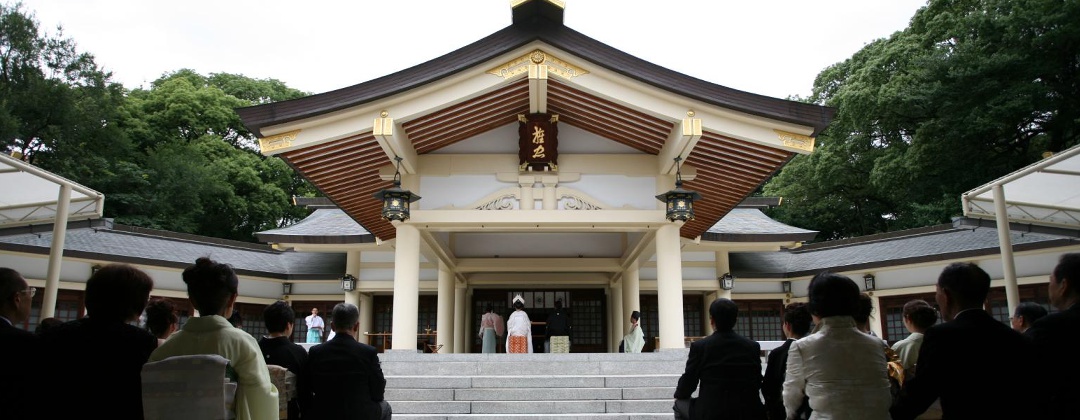 愛知縣護國神社。挙式会場。挙式斎行の時刻は9・11・13・15・17時。ゆとりをもってスケジュール設定されており、時間に追われることなく過ごせます