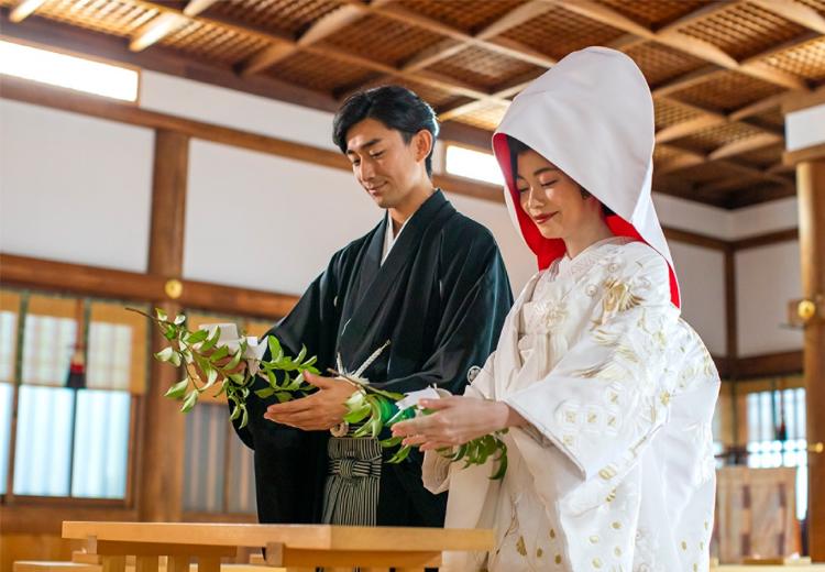 若宮の杜 迎賓館。挙式会場。心地よい緊張に包まれながら挙式が執り行われます