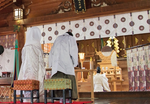 三河國一之宮砥鹿神社（とがじんじゃ）。挙式会場。神職が儀式の流れや作法を教えてくれるので、安心して臨めます