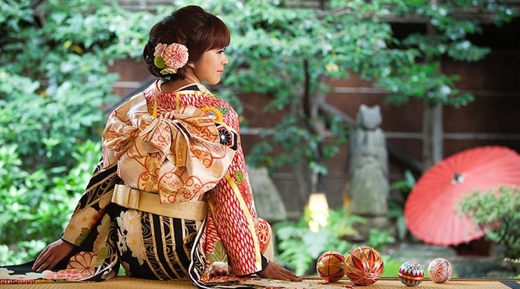 神楽家。伝統的な日本家屋を改装した一軒家は、少人数での結婚式にぴったり。和装はもちろん、ドレスを着ることも可能です