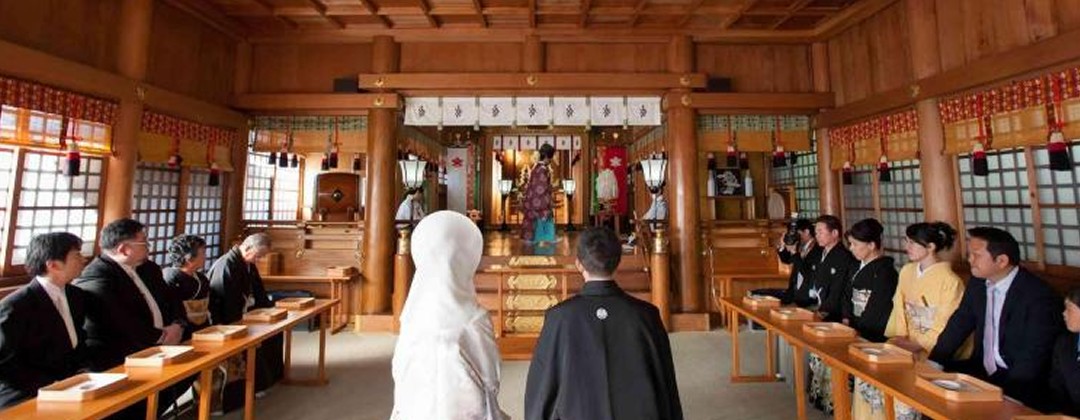神楽家。挙式会場。提携神社での厳かな神前式もおすすめ。古式ゆかしい儀式を通じて、ふたりの結婚を神前で奉告します