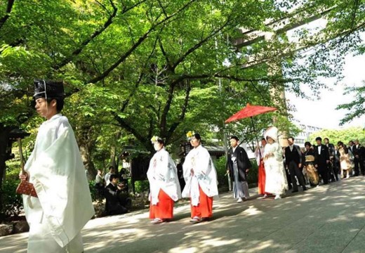 神楽家。挙式会場。緑に包まれた参道を進む花嫁行列の演出はゲストからも人気です