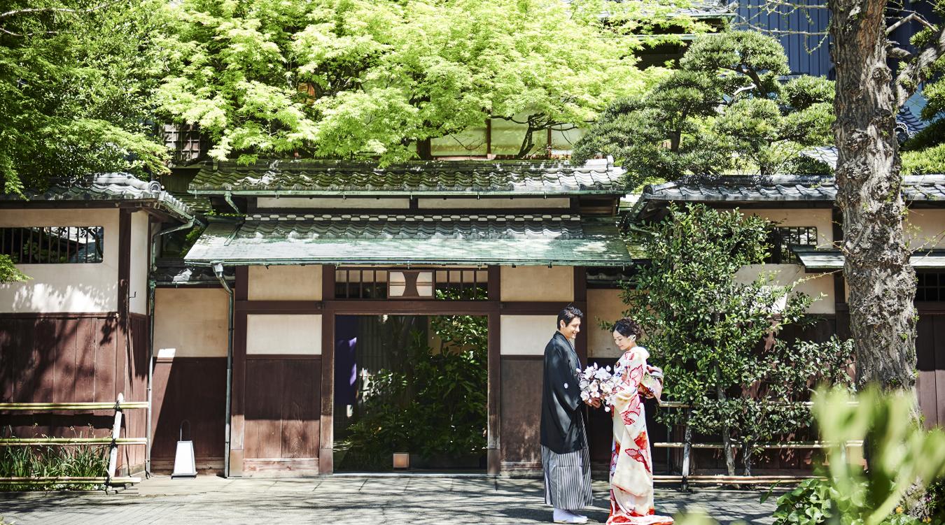 河文。都心にいることを忘れてしまいそうな、和の趣とモダンな美しさを併せ持つ空間。伝統的な白無垢や色打掛が美しく映えます