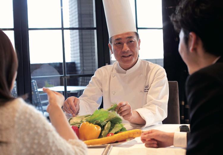 AILE d’ANGE NAGOYA（エル・ダンジュ ナゴヤ）。料理。シェフの助言を受けながら、料理の内容をふたりで決められます