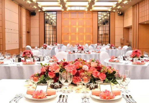 小さな結婚式 名古屋店。披露宴会場。『名古屋栄 東急REIホテル』は、120名までの披露宴も可能