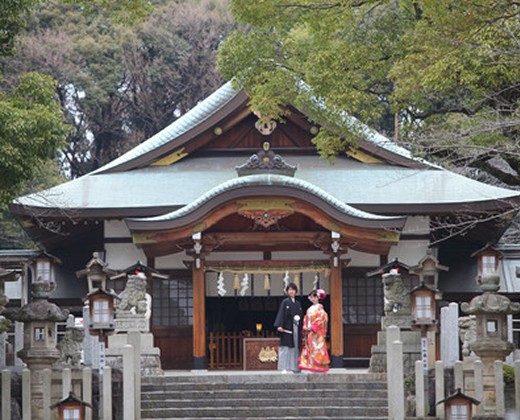 成海神社。アクセス・ロケーション。神聖な雰囲気に包まれる神社で、心に残る古式ゆかしい神前式を実現