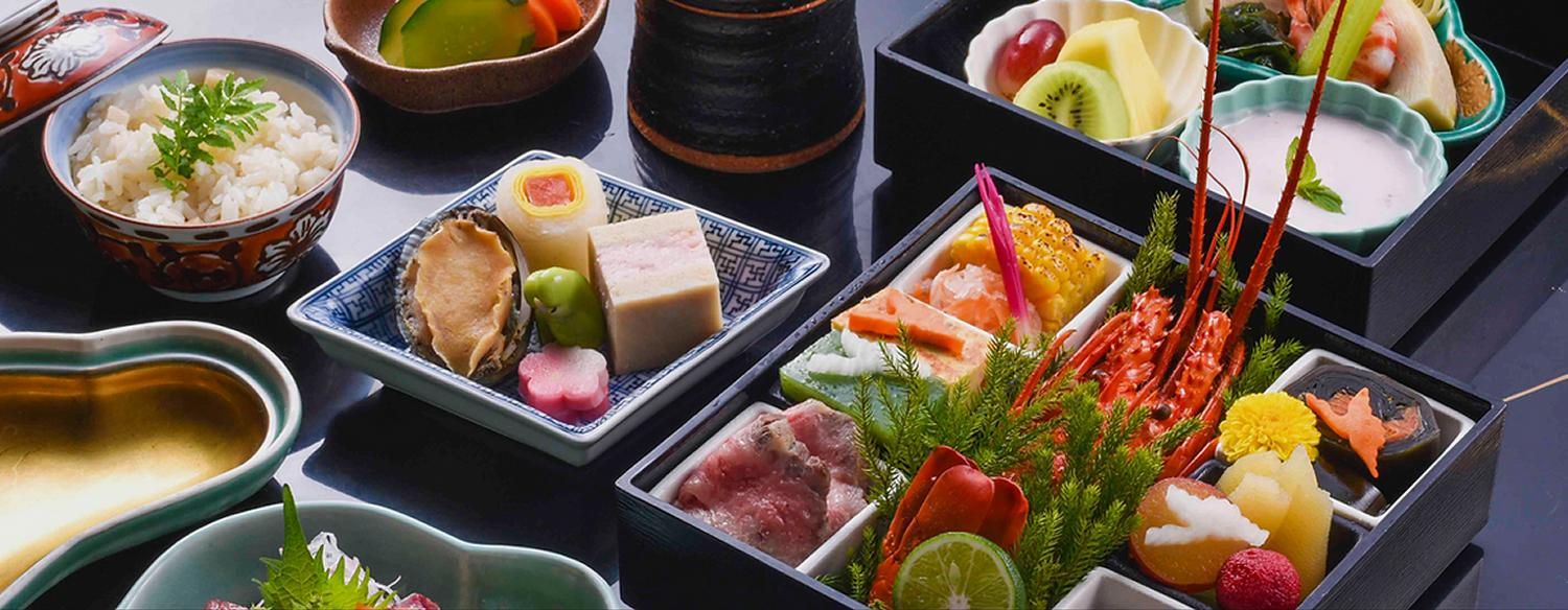 竹田邸(市指定有形文化財)。料理。かつて絞りの着物とともにお重の料理でおもてなししていた名残から、お重での婚礼メニューも提供しています