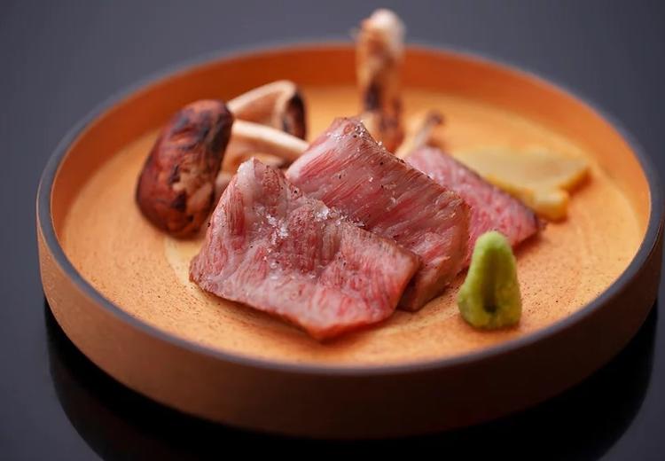 竹田邸(市指定有形文化財)。料理。その日その場所だけの、特別な一皿に仕上げてくれます