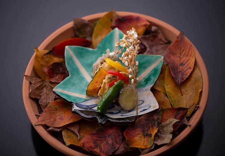 竹田邸（市指定有形文化財）。料理。まるで芸術作品のように、日本の四季の美しさが表現された料理