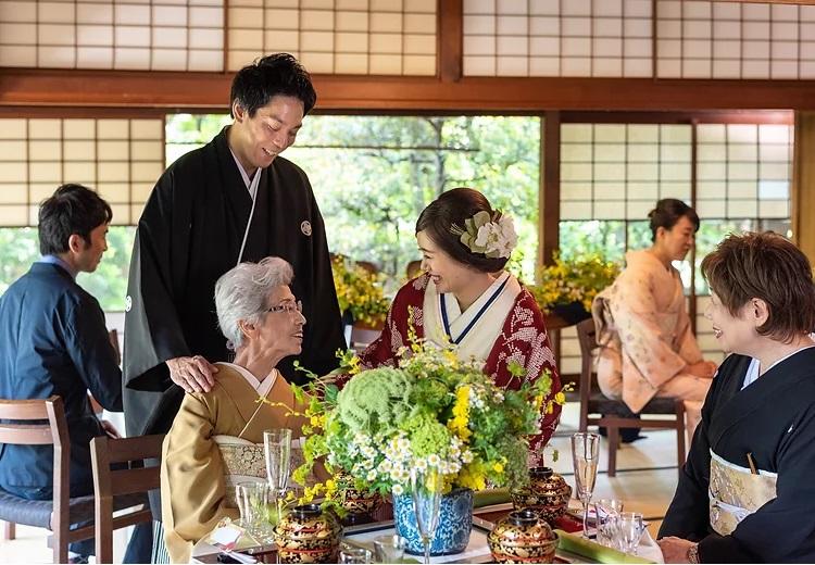 竹田邸(市指定有形文化財)。披露宴会場。自然と笑顔がこぼれるようなアットホームな空間が広がります