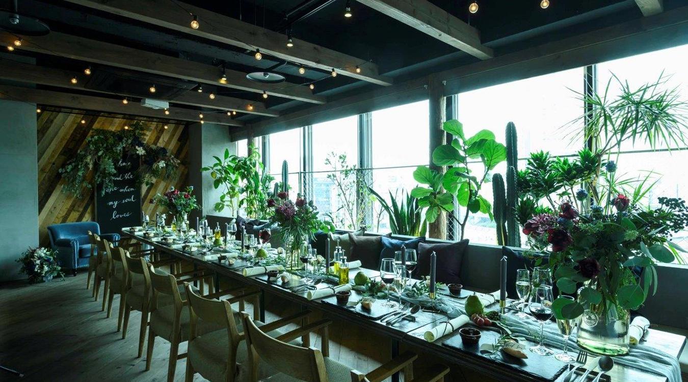 GRILL DINNING&WINE terrace 金山テラス(グリル ダイニング&ワイン テラス 金山テラス)。食事や語らいの場となるダイニングの他、ガーデンテラスやバーカウンターなども完備。ふたりの個性が光る結婚式を開けます