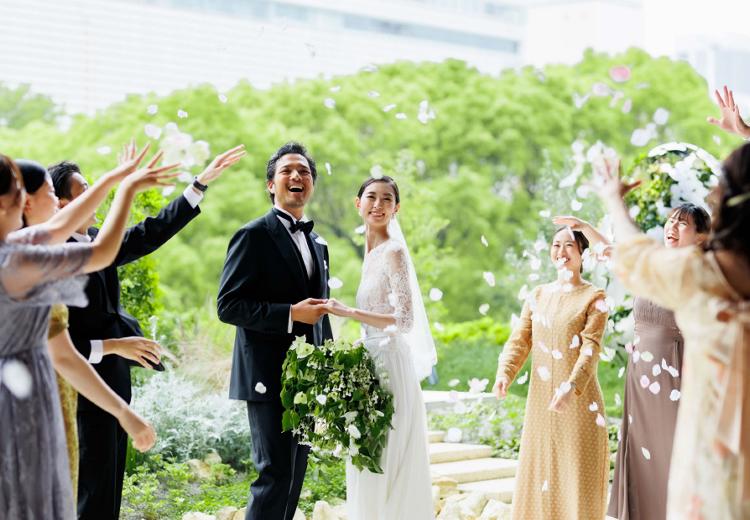 TIAD, オートグラフ コレクション。挙式会場。挙式後は自然に囲まれたガーデンテラスでフラワーシャワーが実現