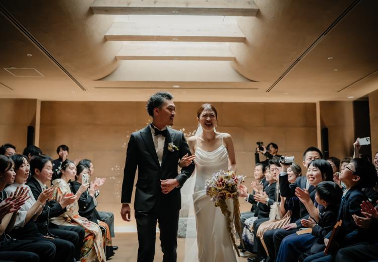 recipe（レシピ）。挙式会場。ゲスト同士が向かい合うように座るゲスト席にも注目