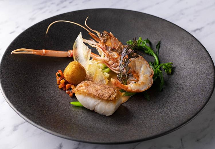 GRADATIONS(グラデーションズ)。料理。創作フレンチと和食から希望に合わせてコースを選択