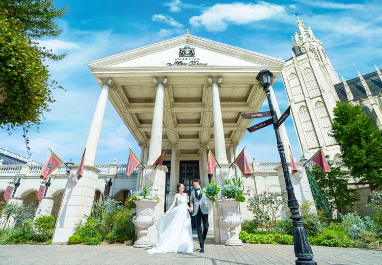 アンジェリカ ノートルダム(FIVESTAR WEDDING)。アクセス・ロケーション。神殿のような玄関や大聖堂など、西洋の街並みを思わせる世界観が広がります