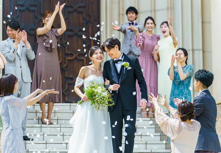 アンジェリカ ノートルダム(FIVESTAR WEDDING)。挙式会場。大階段でのフラワーシャワーも開放的でおすすめです