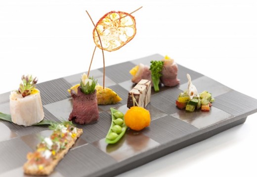アルモニーアンブラッセ ウエディングホテル。料理。旬の野菜がふんだんに取り入れられた「アルモニーキュイジーヌ」