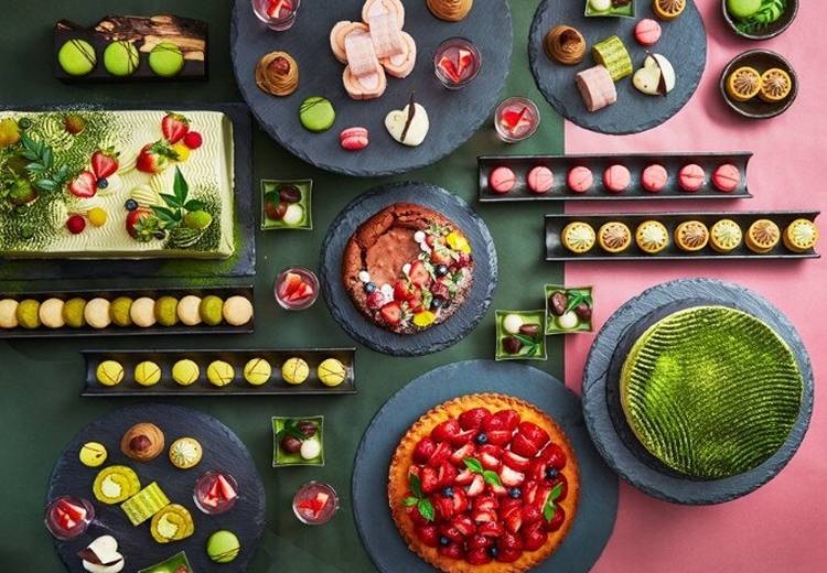 セントアクアチャペル梅田。料理。色とりどりのスイーツがズラリと並ぶデザートビュッフェも人気
