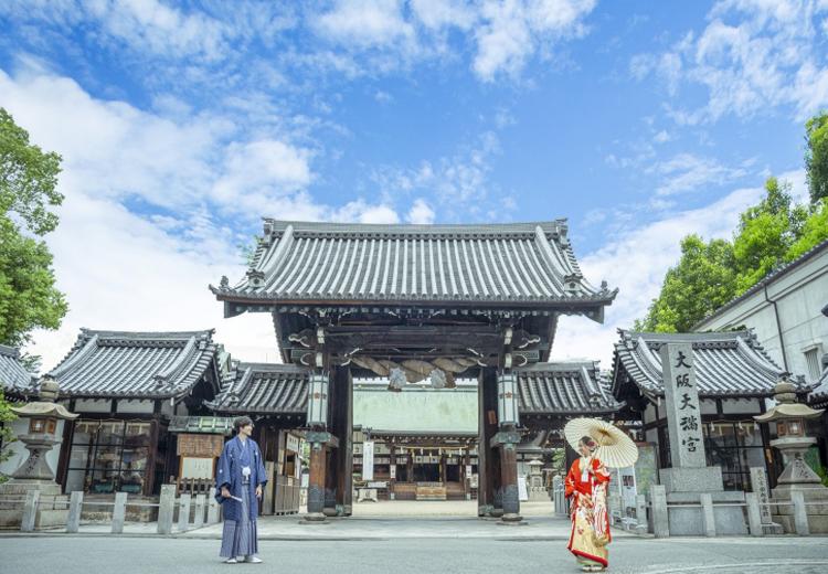 大阪天満宮。長い歴史を有する格式高い神社で執り行う、厳かな結婚式
