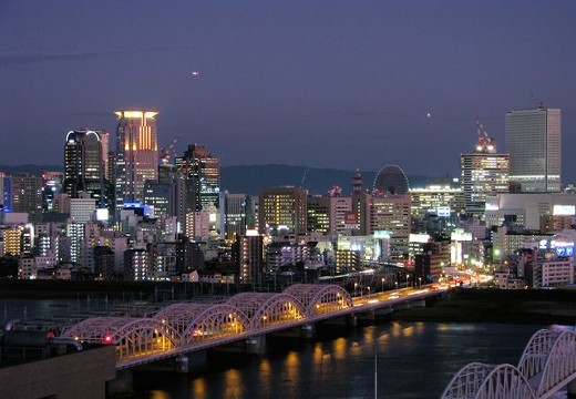 ホテルプラザオーサカ 。披露宴会場。ナイトタイムには大阪の夜景が一望でき、ロマンチックな雰囲気