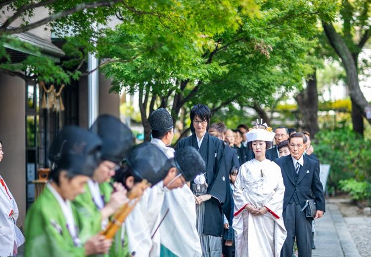 アラスカ フェスティバルタワー。挙式会場。提携神社での神前式では雅な花嫁行列なども行えます