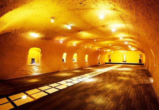 Grotta dell’ Amore(グロッタ デ アモーレ)。挙式会場。最大100名まで収容できる洞窟の雰囲気を活かしたホール