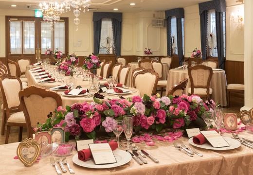 Only One Wedding サンパレス(オンリー ワン ウェディング サンパレス)。披露宴会場。南仏の気品と開放感を感じさせる『ラ・ブランシェ』