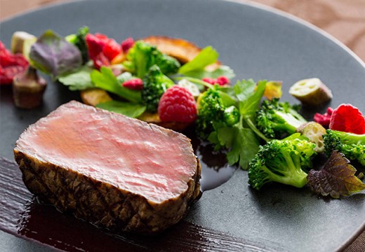 ラグナヴェール大阪 LAGUNAVEIL OSAKA。料理。肉料理は、柔らかく食べやすいとゲストからも好評です