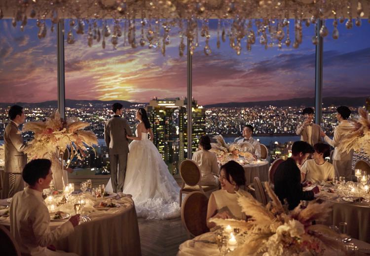 The 33 Sense of Wedding（ザ サーティスリー センス オブ ウエディング）。披露宴会場。大パノラマを眺めながらアットホームなパーティを実現できます